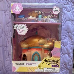 Disney Jasmine Animator's Collection Playset with Gold and Purple